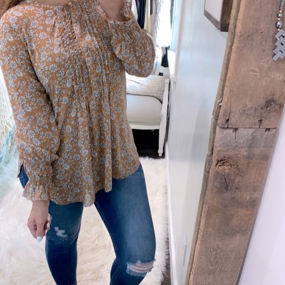 LOFT floral top size medium - Picture 2 of 8